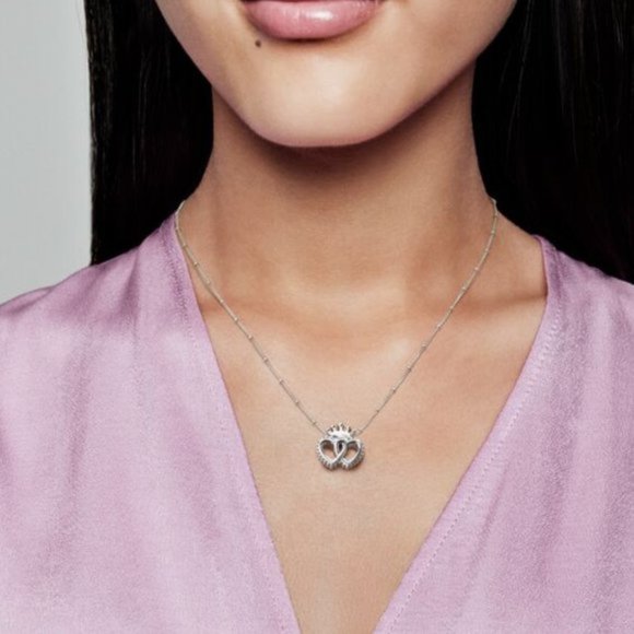 🛒Pandora Crown Hearts Pendant Necklace - Picture 3 of 6